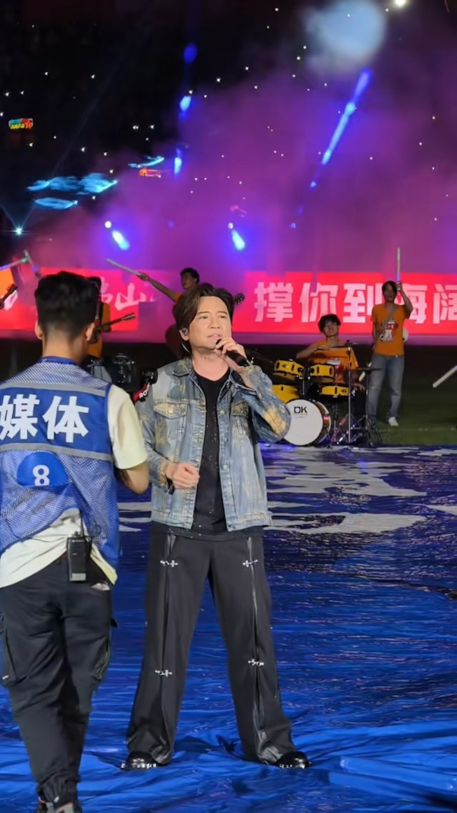 叶世荣近日获邀到佛山担任“西甲”足球联赛表演嘉宾。
